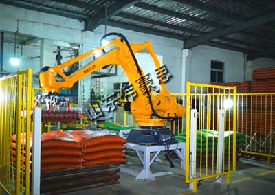 全自動(dòng)袋裝化肥機(jī)器人碼垛機(jī)正在不斷進(jìn)步