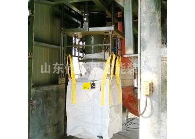 氯化鈉噸包包裝秤 自動噸包機(jī)客戶現(xiàn)場